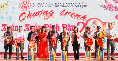 Spring festival 2017 opens in Kon Tum province - ảnh 1